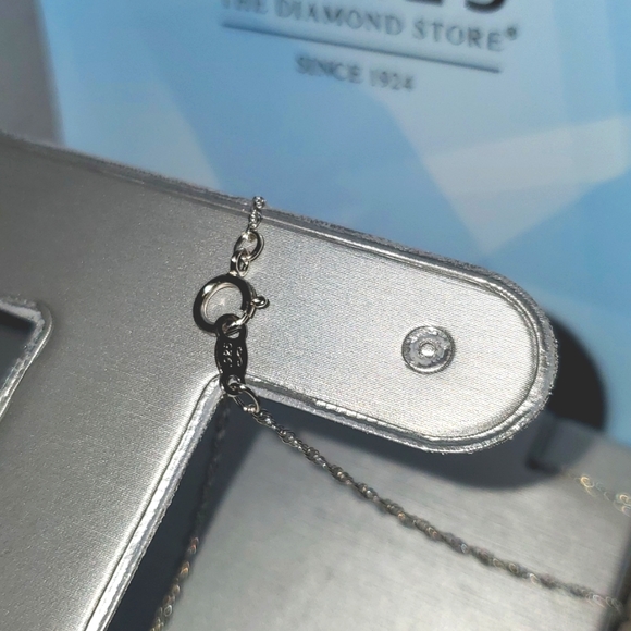 Zales - Picture 4 of 4